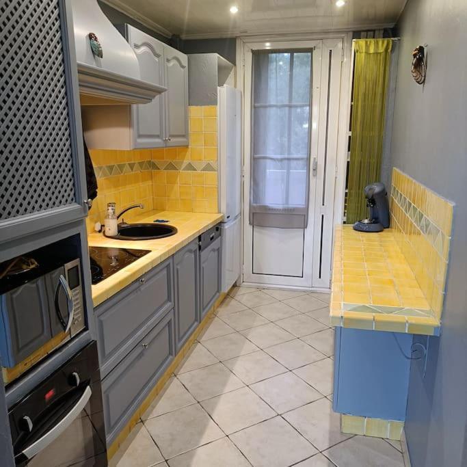 T3 Equipe Avec Petit Balcon Appartement Marseille