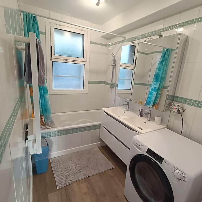 Appartement T3 Equipe Avec Petit Balcon Marseille